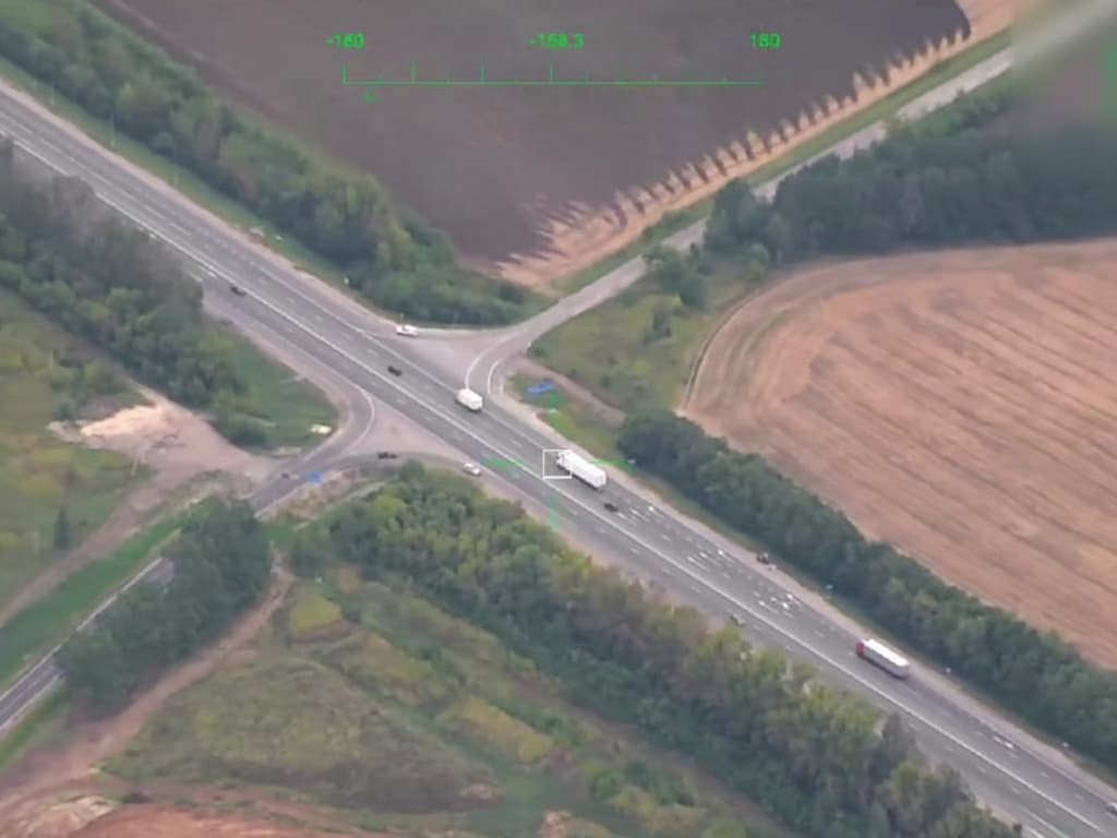 Дрон выполняет поисково-спасательную операцию